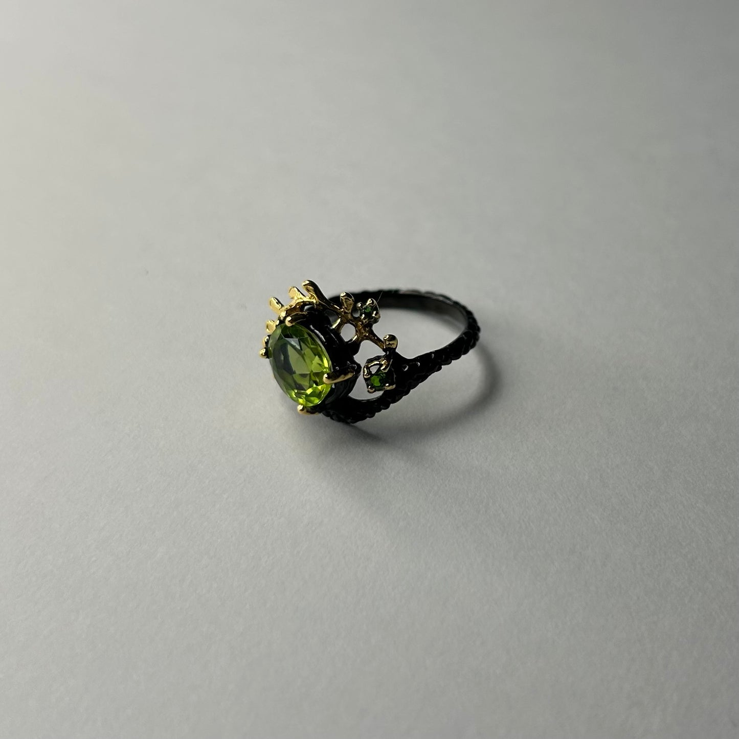 Elegant sterling silver ring with a luminous Peridot and Diopside stones